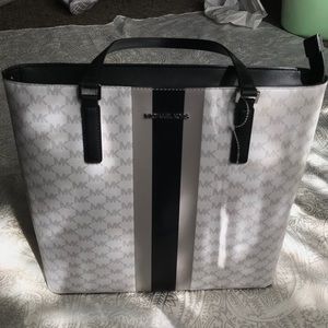 Authentic Michael Kors Morgan LG Tote